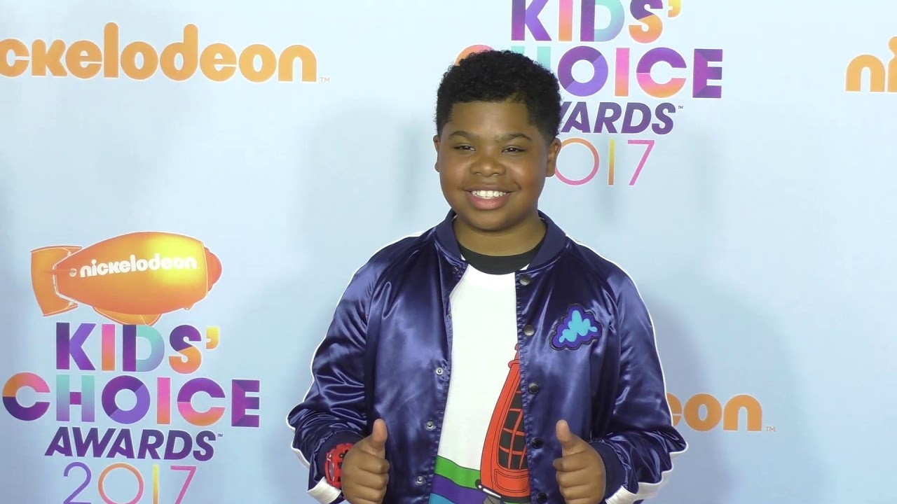 Benjamin Flores Jr. age, Birthday, Height, Net Worth, Family, Salary