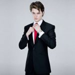 Eugene Simon age, Birthday, Height, Net Worth, Family, Salary