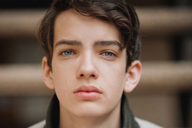 Kodi Smit Mcphee age, Birthday, Height, Net Worth, Family, Salary