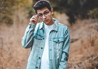 Kyson Facer age, Birthday, Height, Net Worth, Family, Salary