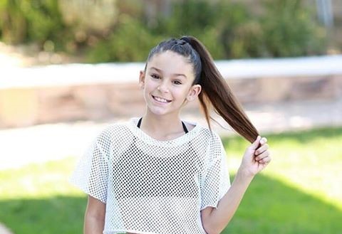 Samantha Bulstrode age, Birthday, Height, Net Worth, Family, Salary