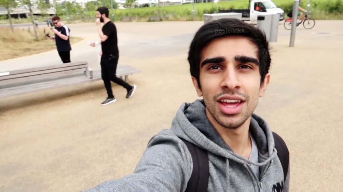 Vikram Barn age, Birthday, Height, Net Worth, Family, Salary