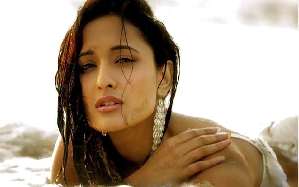 Pragya Jaiswal age, Birthday, Height, Net Worth, Family, Salary