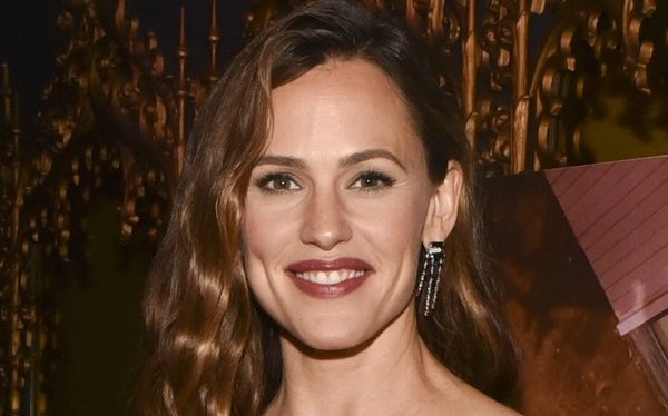 See How Massive Jennifer Garner's Net Worth Is & How Is She Making So Much Money?