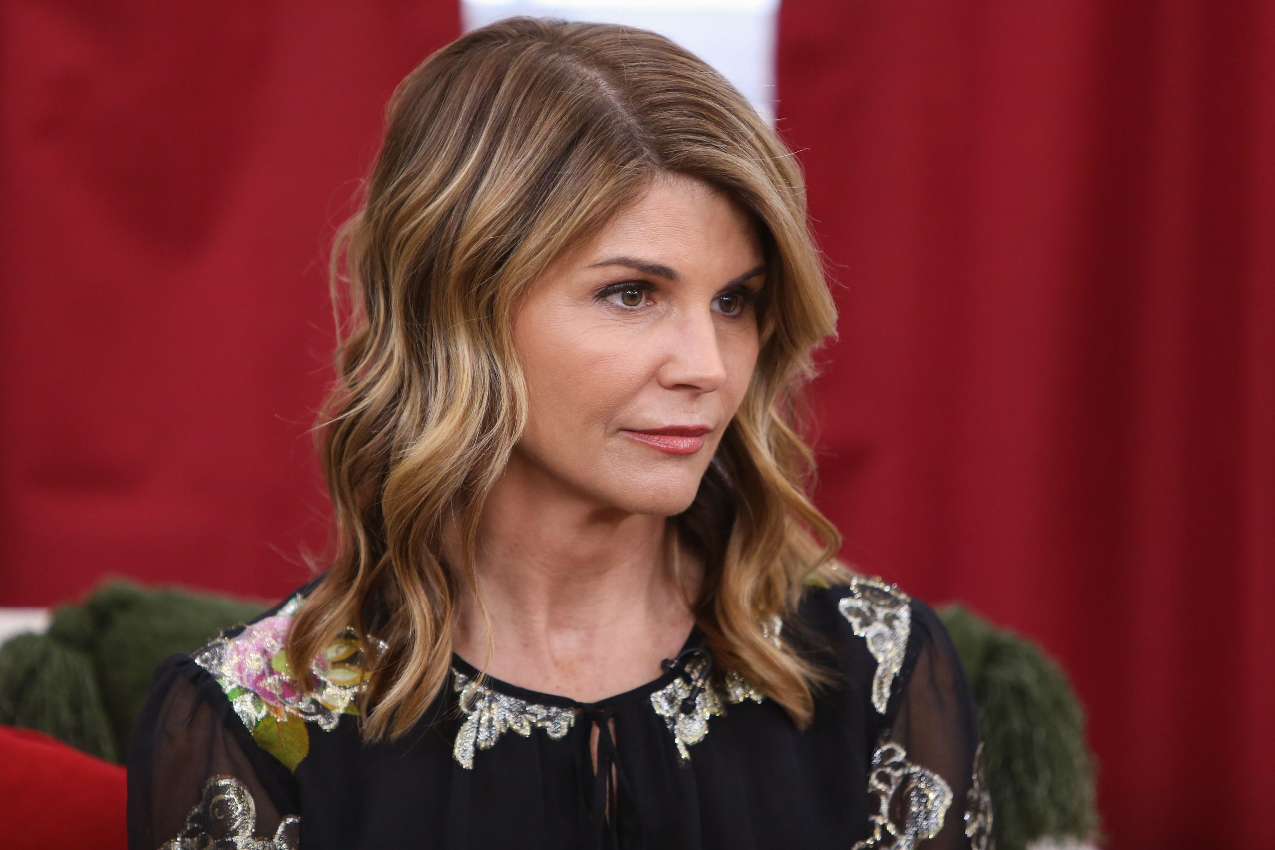 Full House Actress Lori Loughlin Jailed for College Admission Scandal